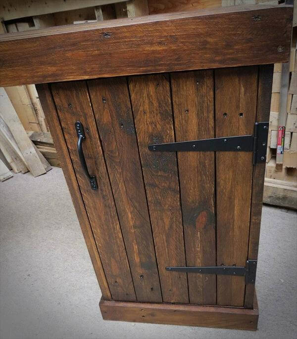 Storage Friendly Pallet Corner Desk