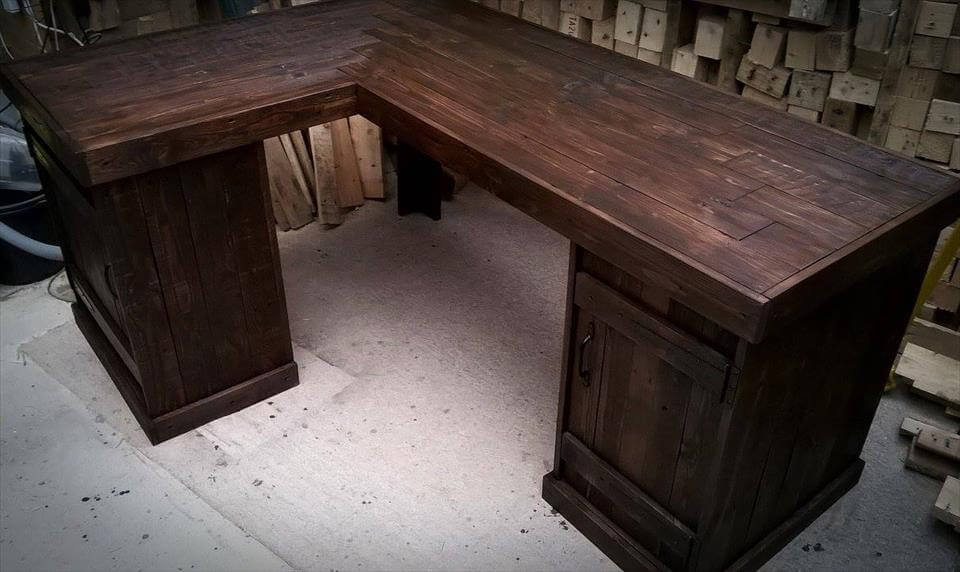 Diy Wooden Pallet Corner Desk