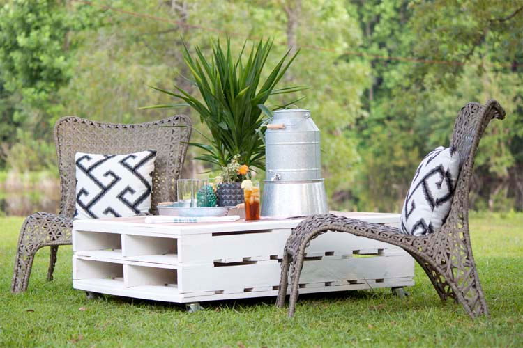 30 Free DIY Pallet Coffee Table Plans + PDF Instructions